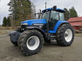 Sininen New Holland -traktori