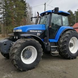 Sininen New Holland -traktori